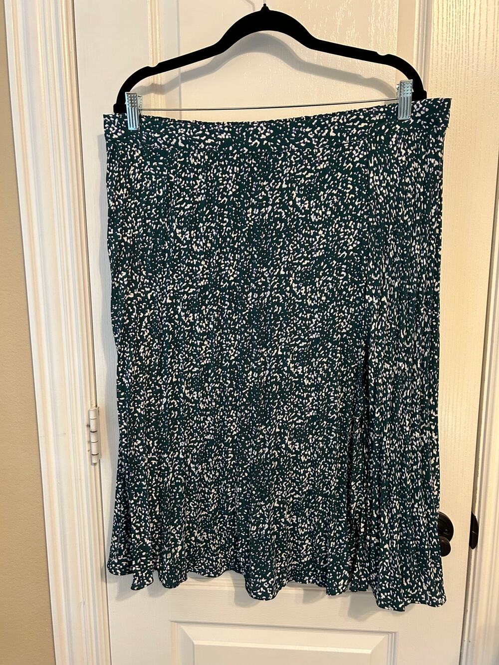 Skies are Blue Curvy Green and White Printed Midi Skirt 1X